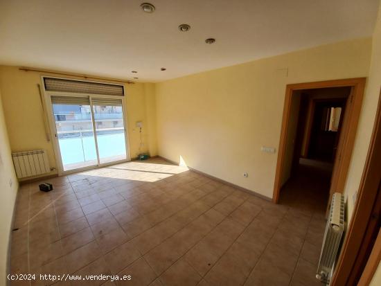 Piso centrico con tres habitaciones y parking. - TARRAGONA