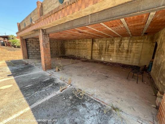 Terreno urbano en Torrent con edificación y frontenis. - VALENCIA