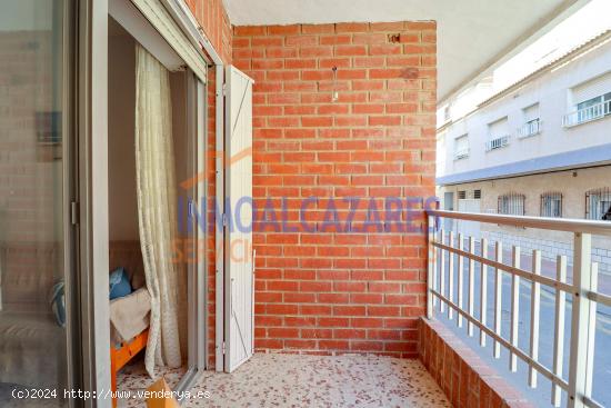 APARTAMENTO PLANTA BAJA DE 3 HABITACIONES, TERRAZA Y GARAJE. EN LOS ALCAZARES, MURCIA. - MURCIA