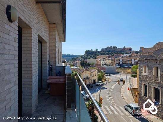 VENTA DÚPLEX EN ÒDENA ZONA CENTRO 4 HABITACIONES, SEMINUEVO Y PARKING!! - BARCELONA