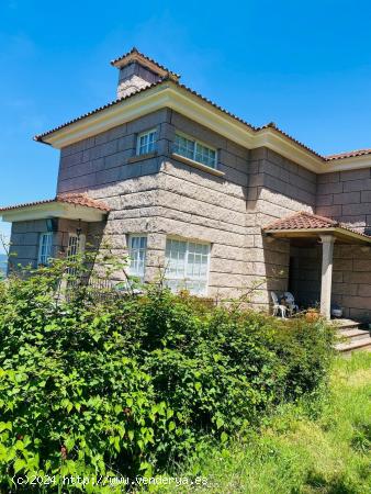 Chalet en Redondela con jardín y piscina - PONTEVEDRA