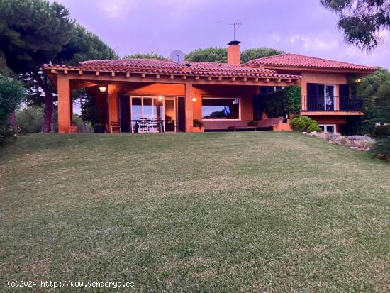 Casa en venta en Sant Vicenç de Montalt con espectaculares vistas al mar - BARCELONA