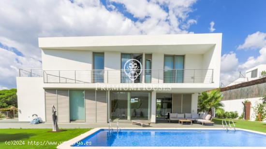 Casa en venta en Arenys de Mar con espectaculares vistas al mar - BARCELONA