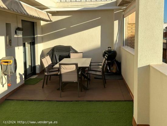 ÁTICO SEMINUEVO Y TODO EXTERIOR CON 75 M2 DE TERRAZA - VALENCIA