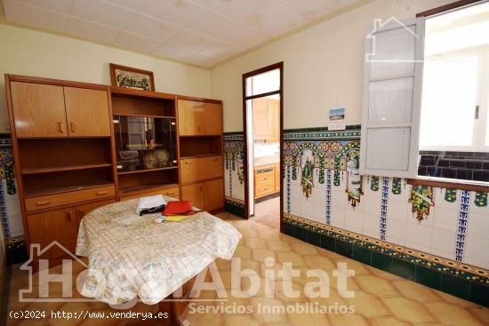 ¡EXCELENTE OPORTUNIDAD! CASA PARA REFORMAR CON GARAJE Y TRASTERO, EXCELENTE UBICACIÓN - CASTELLON