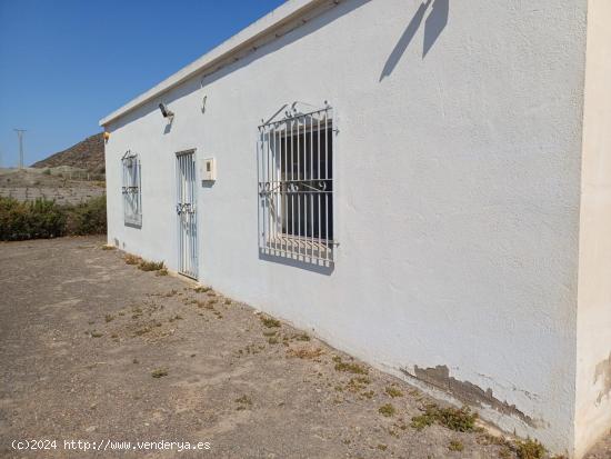 Terreno  con almacén , invernaderos y cabezal de riego - MURCIA