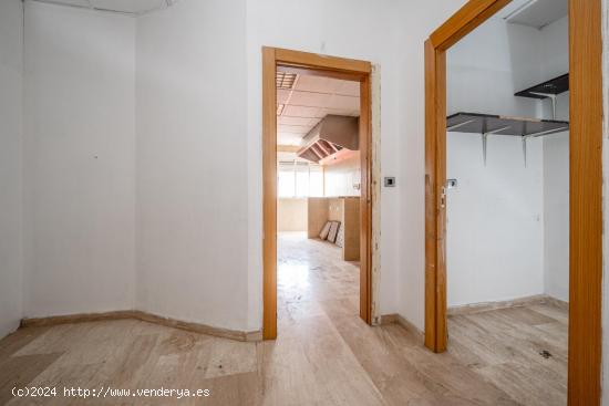 Se vende Local con vivienda en  urb Ventorrillo - GRANADA