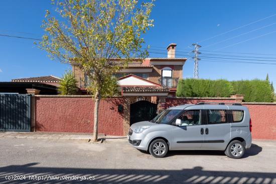 Impresionante villa de cuatro plantas en Urbanización los Cerezos de Gojar!! - GRANADA