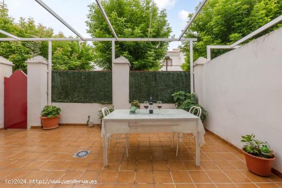 UNIFAMILIAR  RESIDENCIAL CON PISCINA LLANOS DE ARMILLA - GRANADA