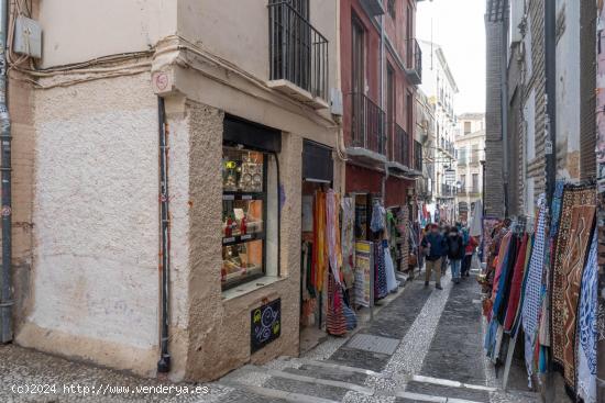 INVERSIÓN! SE VENDE EDIFICIO CON LOCAL COMERCIAL EN ZONA PLAZA NUEVA - GRANADA