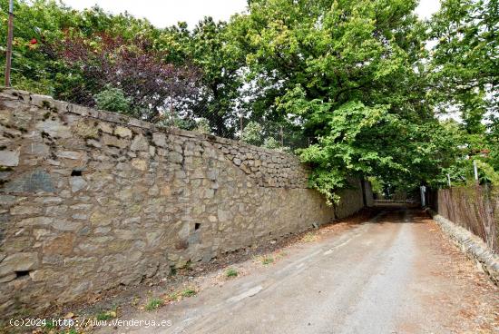 A 2 km del Centro de visitantes El Dornajo - GRANADA