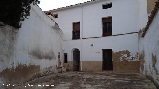 Gran casa de 3 alturas con gran patio en Garrovillas - CACERES