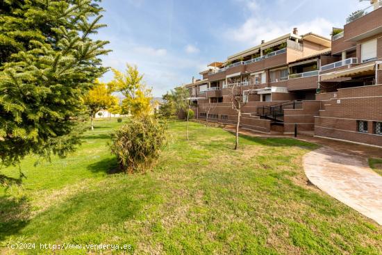 Espectacular ático en la mejor urbanización del cinturón de Granada - GRANADA