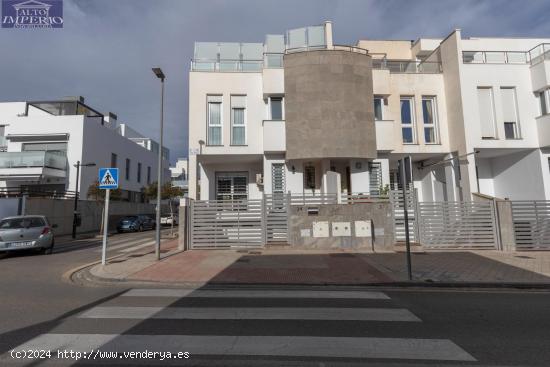 MAGNÍFICA CASA PAREADA EN ARMILLA - GRANADA