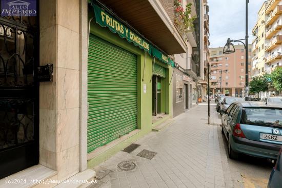 TU NEGOCIO EN EL MEJOR LUGAR! LOCAL EN ZONA COMERCIAL CERCA DE CALLE ALHAMAR** - GRANADA