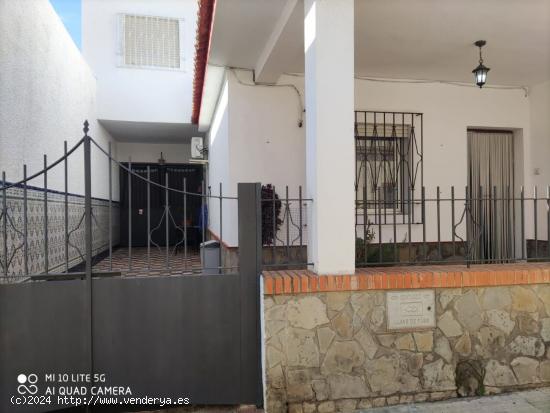 Amplia y luminosa vivienda en zona residencial tranquila y rodeada de todo tipo de servicios... - CA