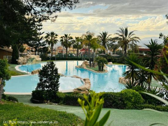 BUNGALOW EN URBANIZACIÓN MONTE FARO - ALICANTE