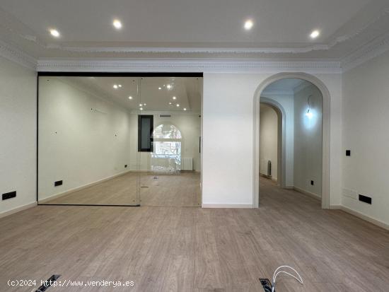 Elegante oficina nueva a estrenar con patio de 50 m2 trasero - BARCELONA