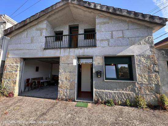 Chalet SEMINUEVO, con Patio delantero de 80 m2, en AS MARAVILLAS (Cartelle). - ORENSE