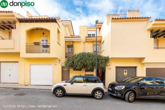   Casa perfecta en Armilla: 4 dormitorios, patio y ubicación inmejorable  - GRANADA 