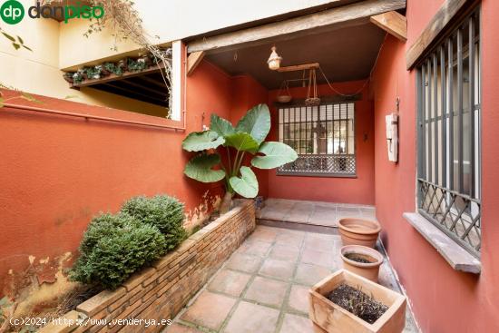  Casa perfecta en Armilla: 4 dormitorios, patio y ubicación inmejorable  - GRANADA