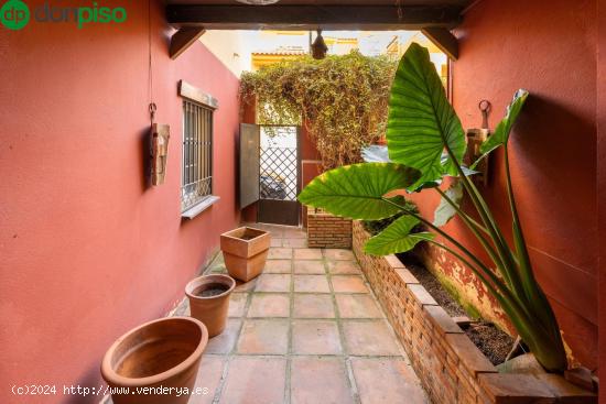  Casa perfecta en Armilla: 4 dormitorios, patio y ubicación inmejorable  - GRANADA