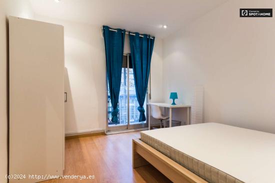  Habitación enorme con permiso para parejas en piso compartido, Atocha - MADRID 