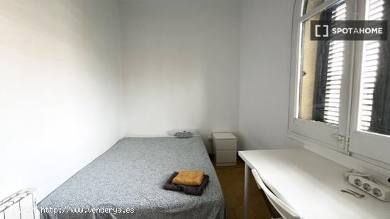 Habitación en piso compartido en barcelona. - BARCELONA