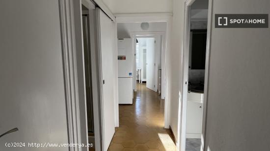 Habitación en piso compartido en barcelona. - BARCELONA