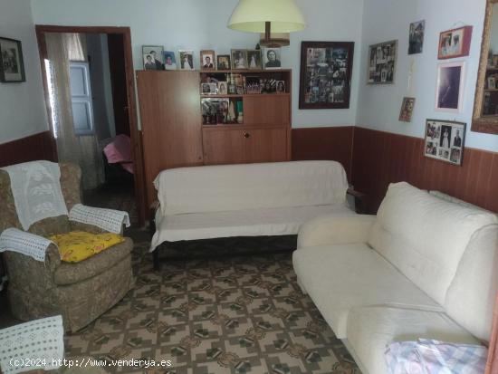 CASA EN MONTEALEGRE EN ZONA CENTRO, HACIENDO ESQUINA CON OPICIONES MUY INTERESANTES - ALBACETE