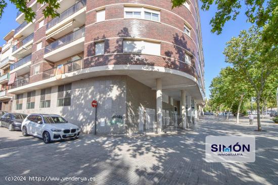 Fantástica plaza de aparcamiento en Manresa, muy bien ubicada, próxima a la zona universitaria - B