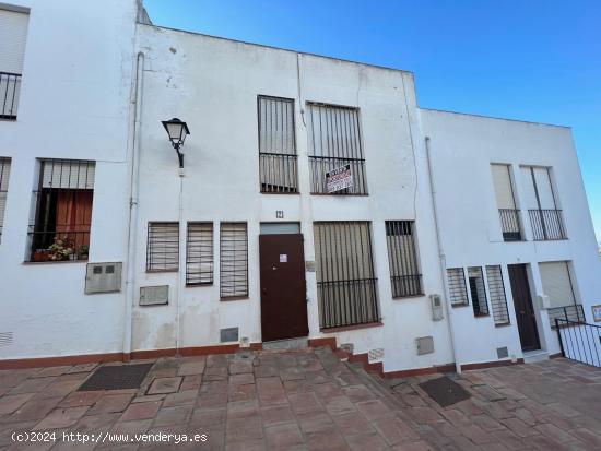  CASABANCO VENDE   VIVIENDA ADOSADA EN AZUAGA - BADAJOZ 