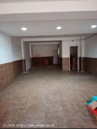 Local comercial en Elche, con patio interior - ALICANTE