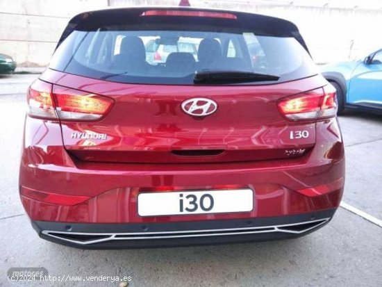 Hyundai i30 1.0 TGDI Klass LR 48V 120 de 2023 con 1.612 Km por 22.850 EUR. en Segovia