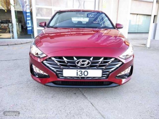 Hyundai i30 1.0 TGDI Klass LR 48V 120 de 2023 con 1.612 Km por 22.850 EUR. en Segovia