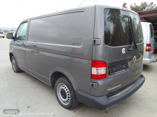 Volkswagen Transporter 2.0 TDI 102 CV FURGON. de 2015 con 210.000 Km por 13.500 EUR. en Murcia