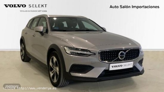 Volvo V 60 V60 Cross Country Core, B4 (diesel) AWD, Diesel de 2023 con 26.805 Km por 44.900 EUR. en 