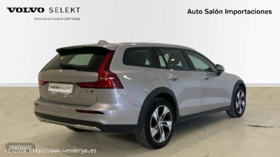 Volvo V 60 V60 Cross Country Core, B4 (diesel) AWD, Diesel de 2023 con 26.805 Km por 44.900 EUR. en 