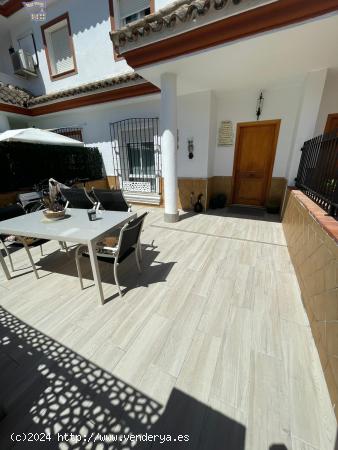 SE VENDE ADOSADA EN ZONA EL SANTISCAL - CADIZ