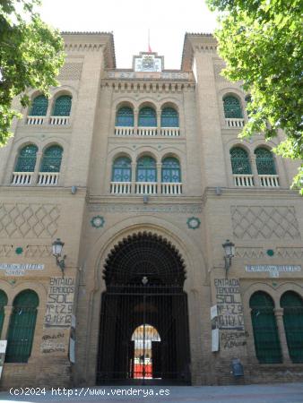 PISAZO EN PLAZA DE TOROS , SOLAMENTE PARA ESTUDIANTES - GRANADA