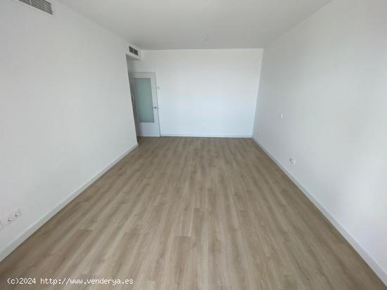 Piso con terraza 10 m2 SUR con 2 plazas de garaje y trastero - MALAGA