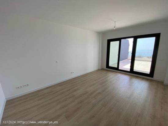 Piso con terraza 10 m2 SUR con 2 plazas de garaje y trastero - MALAGA