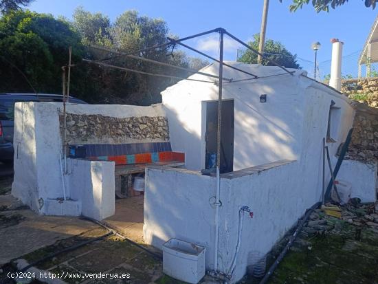  Caseta de aperos con agua del pueblo - BALEARES 