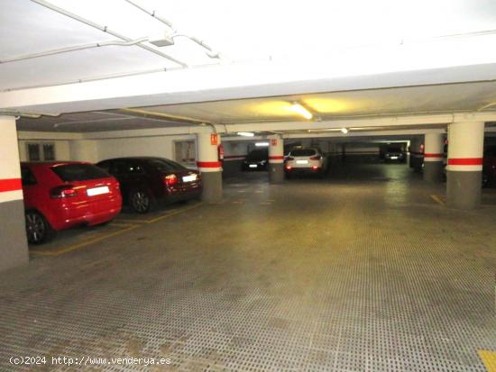 PLAZA DE PARKING PARA COCHE PEQUEÑO EN LA CALLE ROCAFORT - BARCELONA