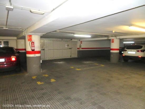 PLAZA DE PARKING PARA COCHE PEQUEÑO EN LA CALLE ROCAFORT - BARCELONA