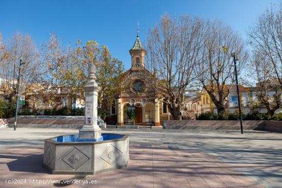  Solar orientado a dos calles en muy buena zona - GRANADA 