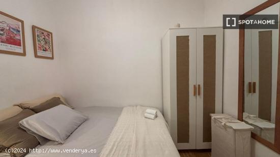 Habitación en piso compartido en barcelona. - BARCELONA