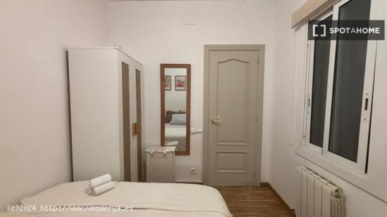 Habitación en piso compartido en barcelona. - BARCELONA