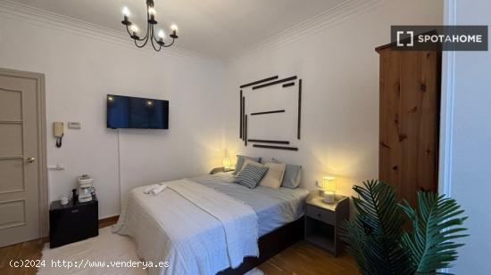 Habitación en piso compartido en barcelona. - BARCELONA