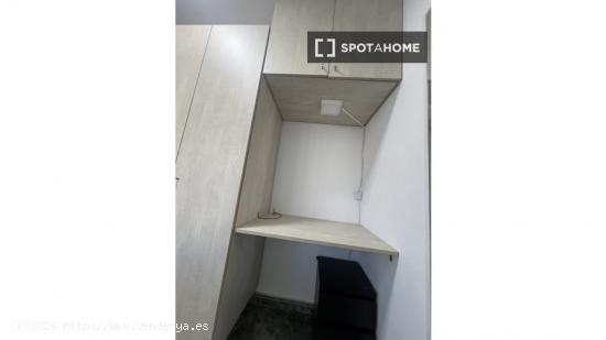 Habitación en piso compartido en barcelona. - BARCELONA